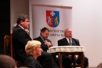 5. Goście honorowi debaty - Wojewoda podkarpacki - Mirosław Karapyta, Marszałek województwa - Zyg_800x533