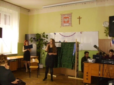 Renata Jakubasz w piosence Hymn do miłości Edith Piaff